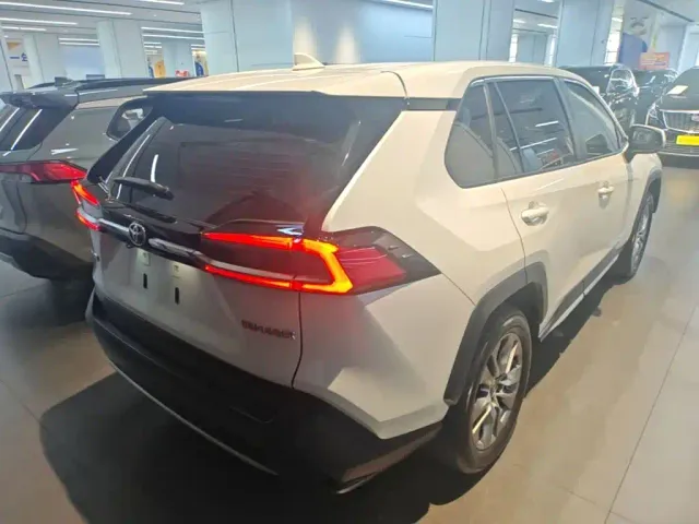 Toyota Wildlander — Фото автомобиля 6