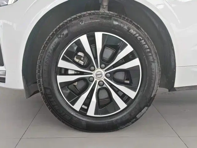 Volvo XC60 — Фото автомобиля 6