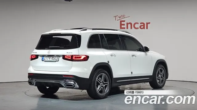Mercedes-Benz GLB-Class — Фото автомобиля 2