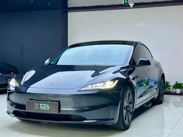 Фотография автомобиля — Tesla Model 3