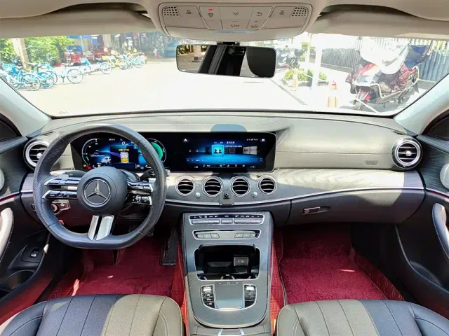 Mercedes-Benz E-Class — Фото автомобиля 10