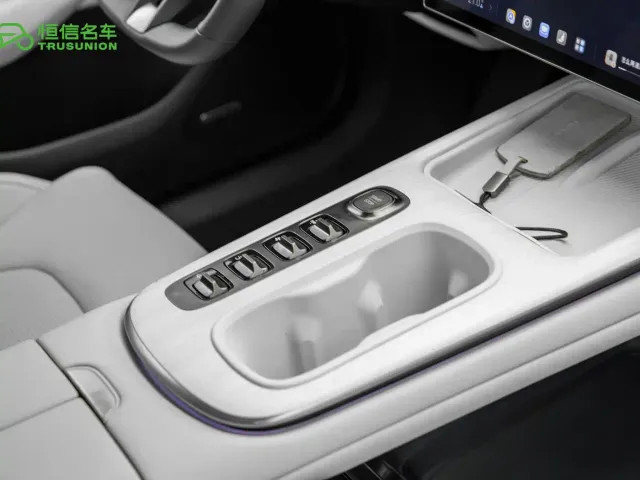 Xiaomi SU7 — Фото автомобиля 12