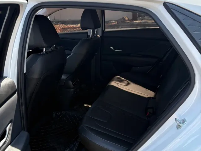 Hyundai Elantra — Фото автомобиля 8