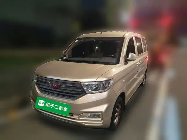 Wuling Hongguang V — Фото автомобиля 2