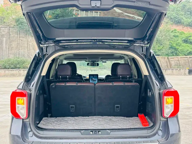 Ford Explorer — Фото автомобиля 16
