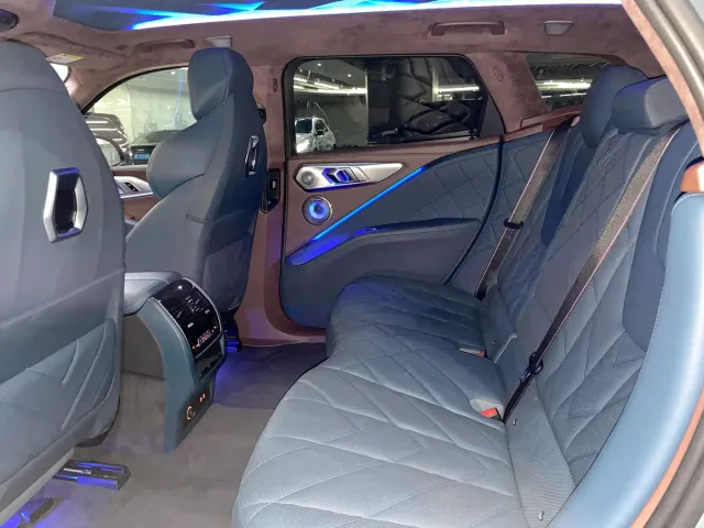 BMW XM — Фото автомобиля 10