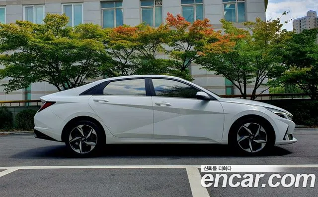 Hyundai AVANTE Avante (CN7) — Фото автомобиля 4