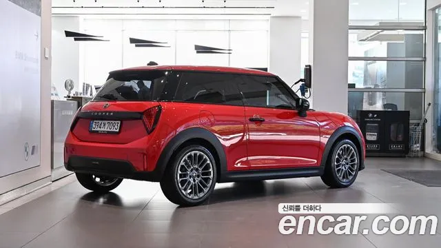 MINI Cooper Generation 4 — Фото автомобиля 4