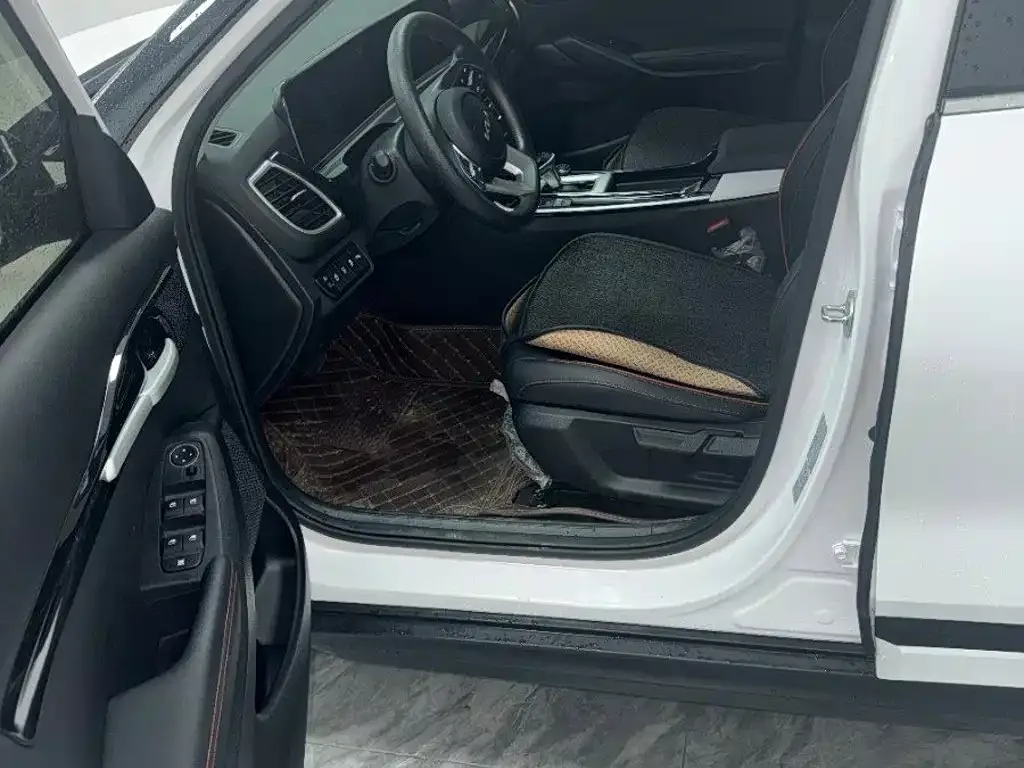 Kia Seltos 2023 1.5L CVT Luxury Edition — Фото автомобиля 8
