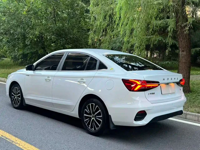 Roewe i5 — Фото автомобиля 6