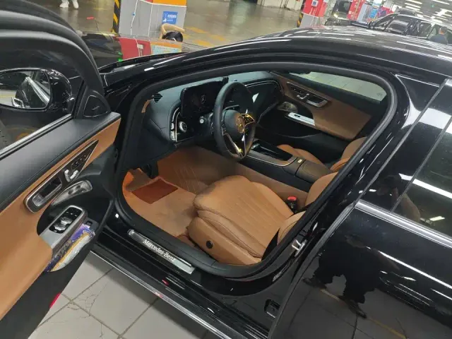 Mercedes-Benz E-Class — Фото автомобиля 4