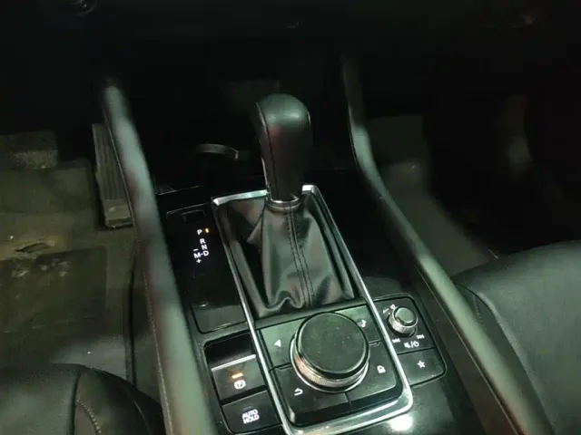 Mazda Axela — Фото автомобиля 13