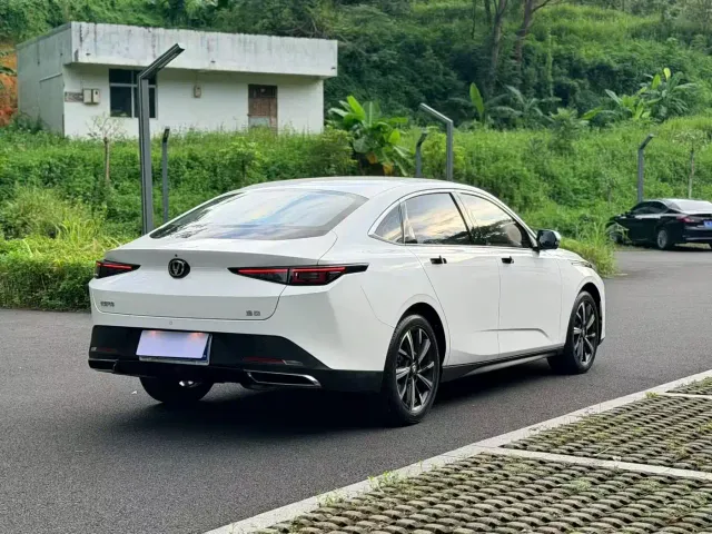 Changan Eado — Фото автомобиля 9