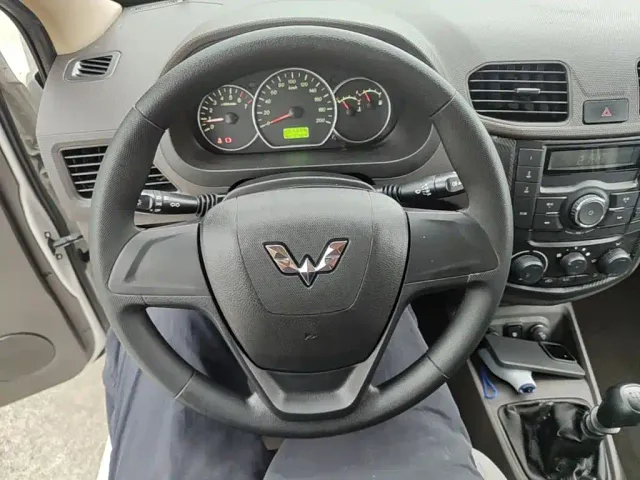 Wuling Hongguang — Фото автомобиля 10