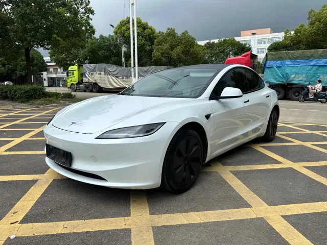 Фотография автомобиля — Tesla Model 3