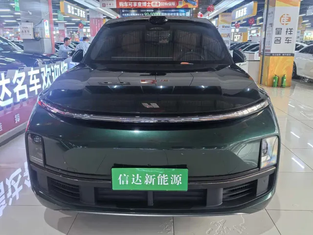 Li Auto L8 — Фото автомобиля 2
