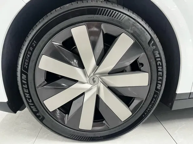 Li Auto i6 — Фото автомобиля 11