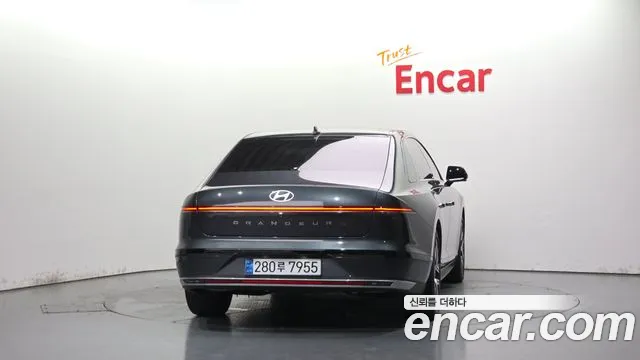 Hyundai Grandeur Grandeur (GN7) 3.5 Бензин 4WD — Фото автомобиля 3