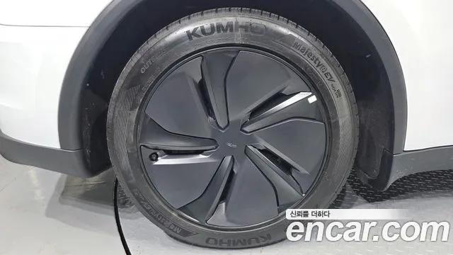 Tesla Model Y — Фото автомобиля 4