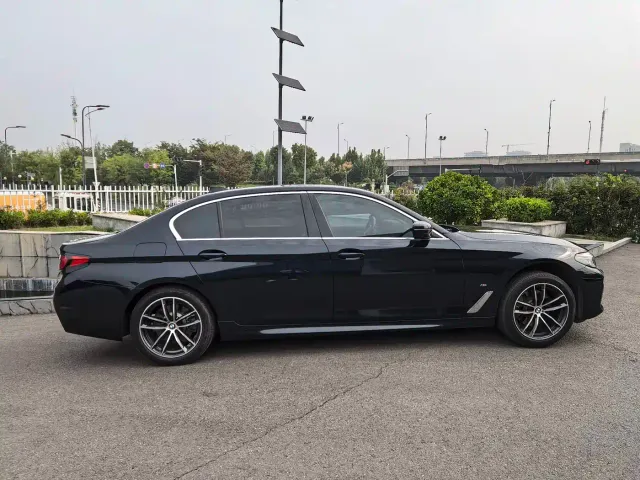 BMW 5 Series — Фото автомобиля 8