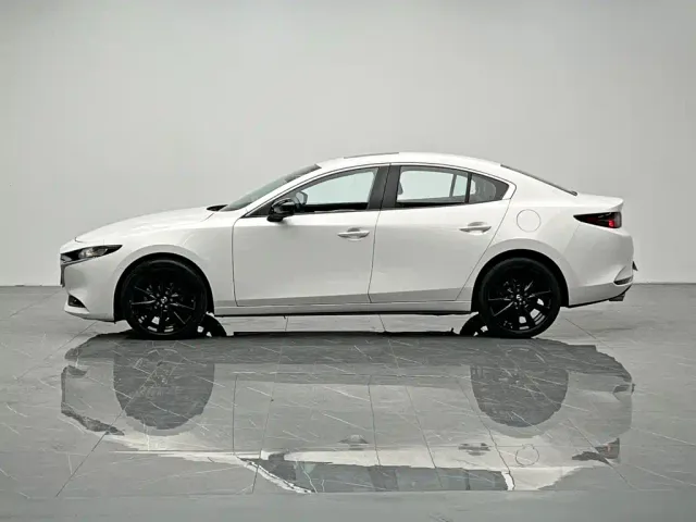 Mazda Axela — Фото автомобиля 3