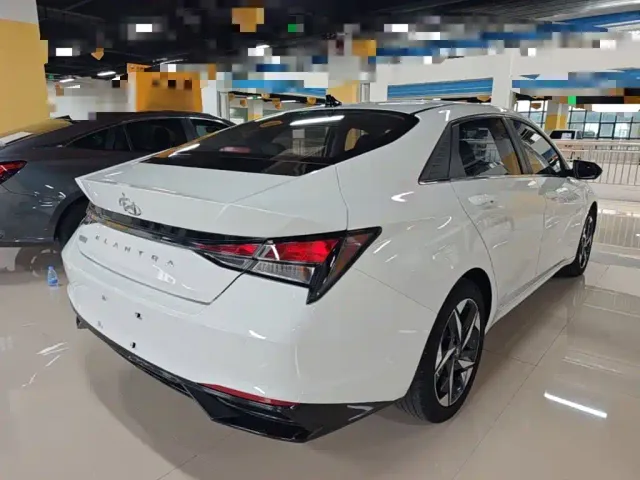 Hyundai Elantra — Фото автомобиля 6