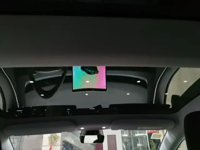 Tesla Model 3 — Фото автомобиля 17
