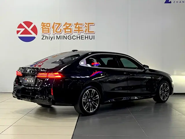 BMW 5 Series — Фото автомобиля 4