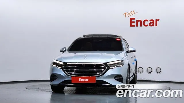 Mercedes-Benz E-Class — Фото автомобиля 3