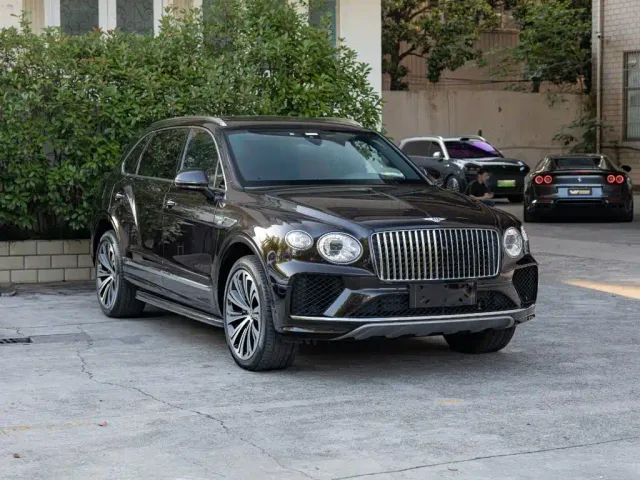 Bentley Bentayga — Фото автомобиля 3