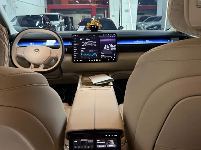 Nio ES8 — Фото автомобиля 12