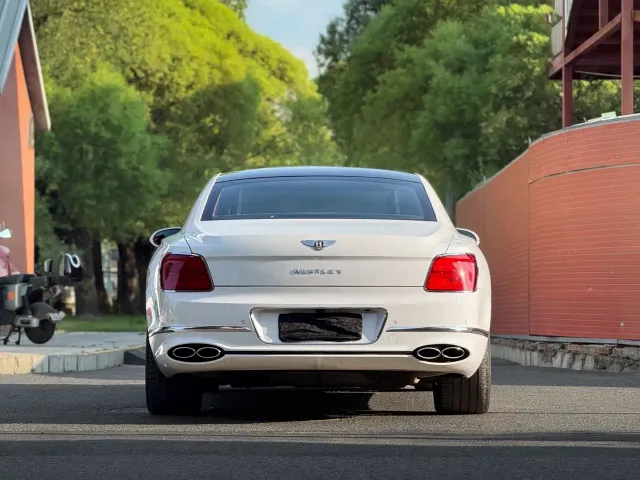 Bentley Flying Spur — Фото автомобиля 17