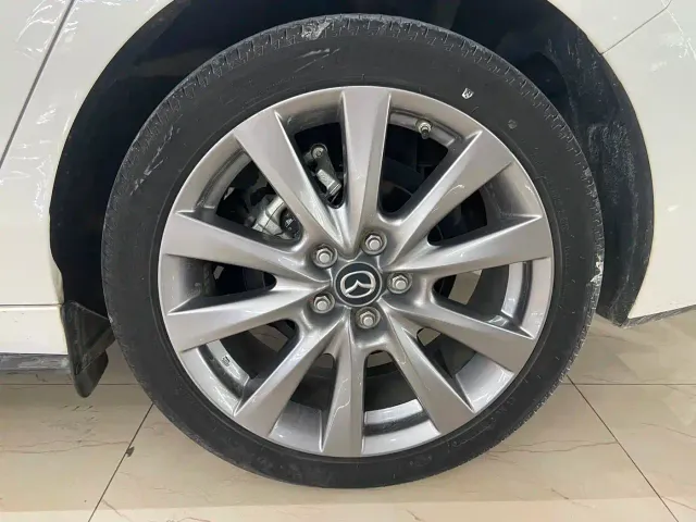 Mazda Axela — Фото автомобиля 10