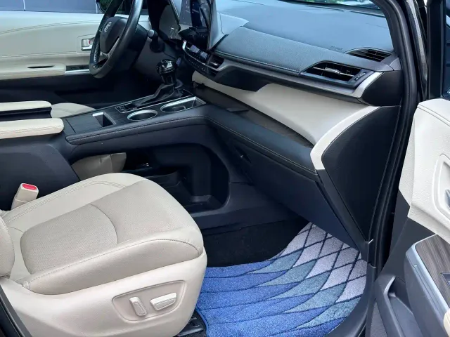 Toyota Sienna — Фото автомобиля 17