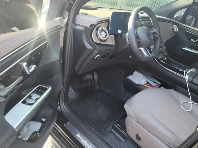 Mercedes-Benz EQE SUV — Фото автомобиля 12