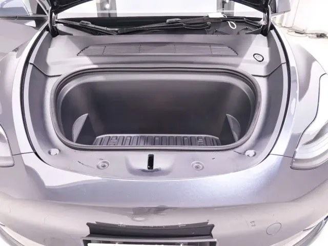 Tesla Model Y — Фото автомобиля 24