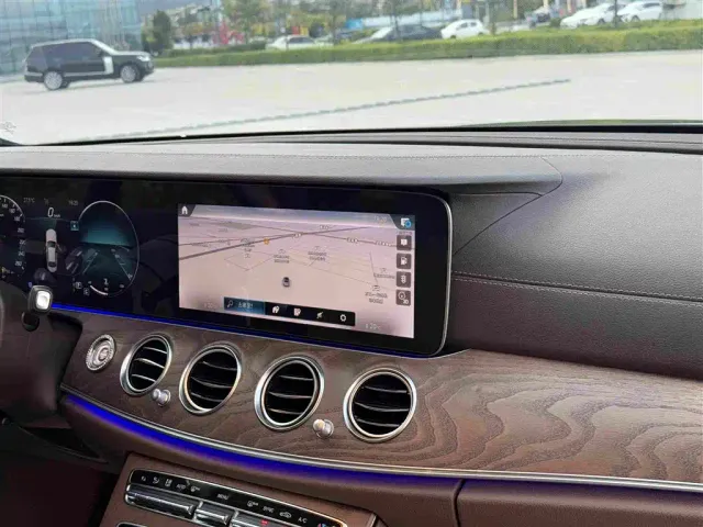 Mercedes-Benz E-Class — Фото автомобиля 13