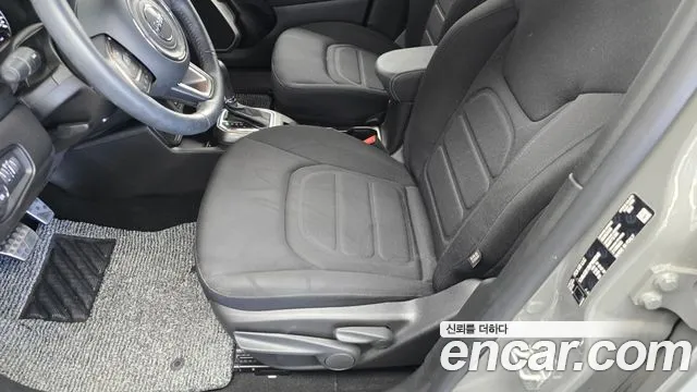 Jeep Renegade — Фото автомобиля 28