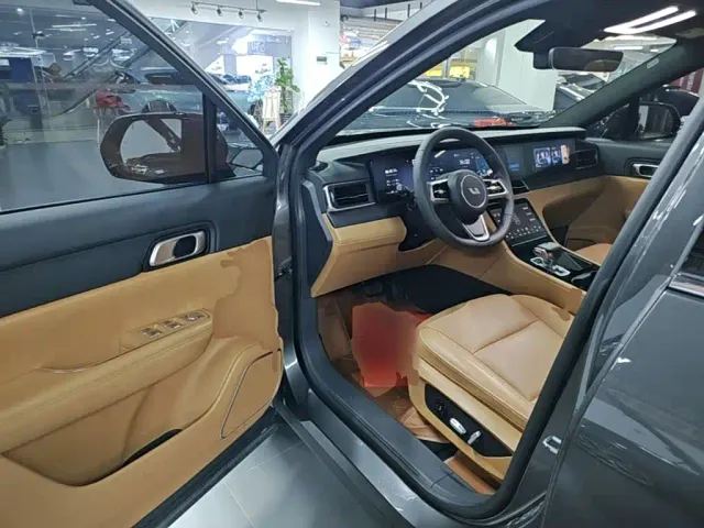 Li Auto ONE — Фото автомобиля 15