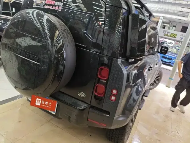 Land Rover Defender — Фото автомобиля 6