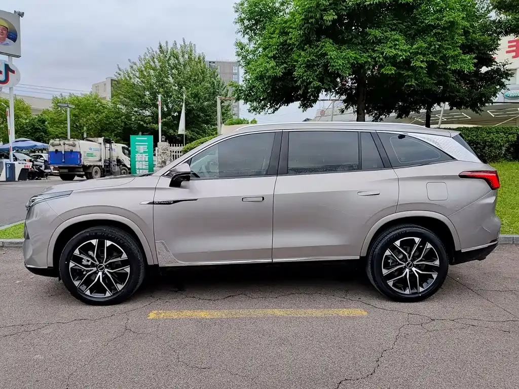 Roewe Roewe RX9 2023 2.0T 2WD Premium Edition — Фото автомобиля 3