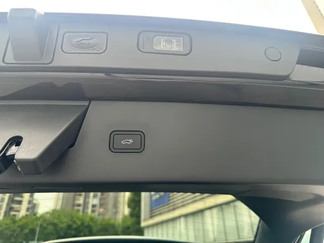 Volvo XC70 Plug-in Hybrid — Фото автомобиля 17