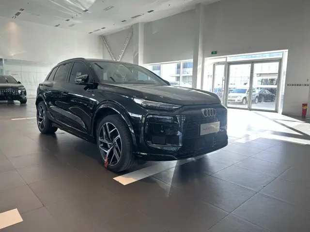 Audi Q6L e-tron — Фото автомобиля 2