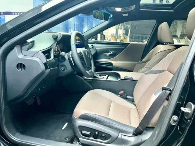 Lexus ES — Фото автомобиля 5