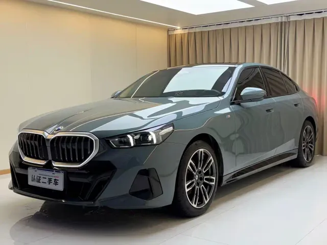 Фотография автомобиля — BMW 5 Series