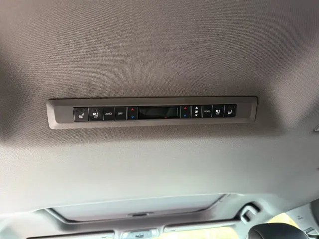 Toyota Sienna — Фото автомобиля 8