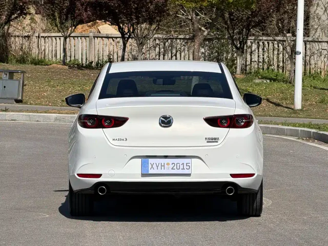 Mazda Axela — Фото автомобиля 19