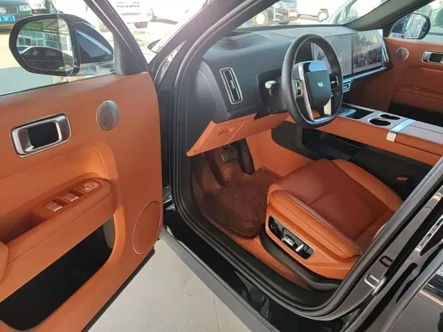 Li Auto L7 — Фото автомобиля 15