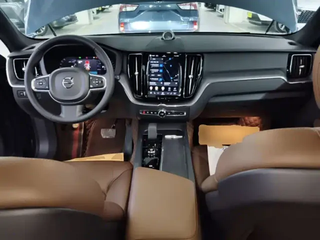 Volvo XC60 — Фото автомобиля 9