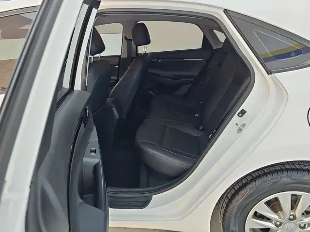 Hyundai Elantra — Фото автомобиля 11